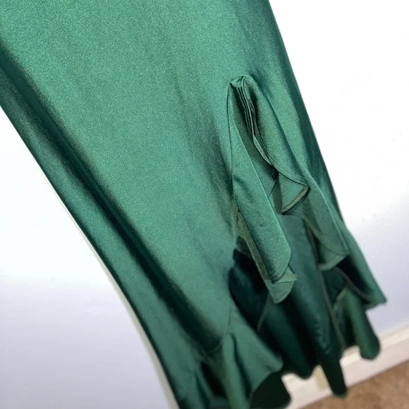 Elegant Green Off-Shoulder Dress - Picture 5 of 7